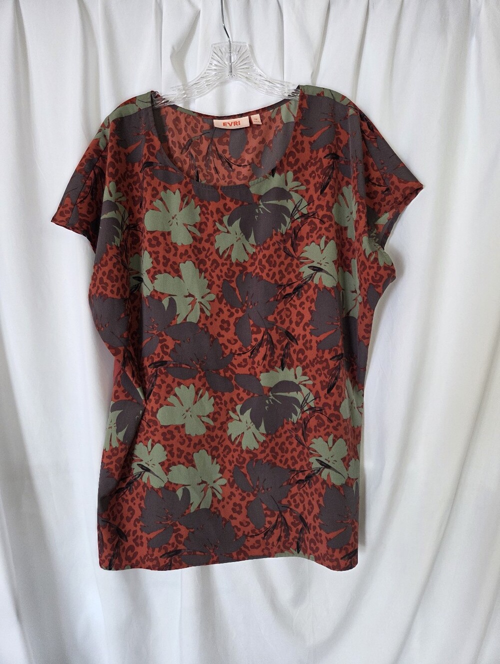 EVRI Redish Floral-Print Short Sleeve Blouse with Green Accents Size 1X